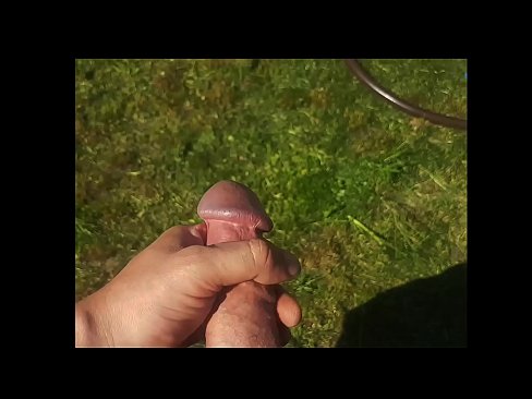 ❤️ Hot hottie si fa scopare la figa rosa e sborra con uno squirt in un giardino estivo Porno fbal it.pornobot.ru ☑
