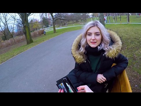 ❤️ Ingoia la sborra calda di uno sconosciuto per soldi - pompino nel parco di Eva Elfie Porno fbal it.pornobot.ru ☑